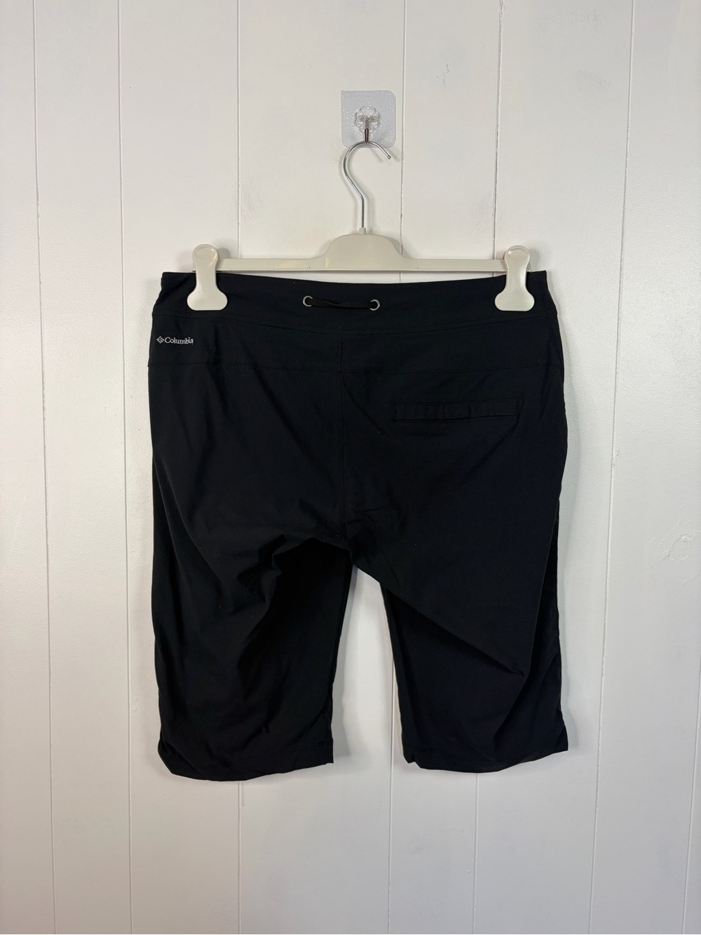 Columbia Saturday Trail Hiking Bermuda Shorts Black Stretch Mid Rise size 8